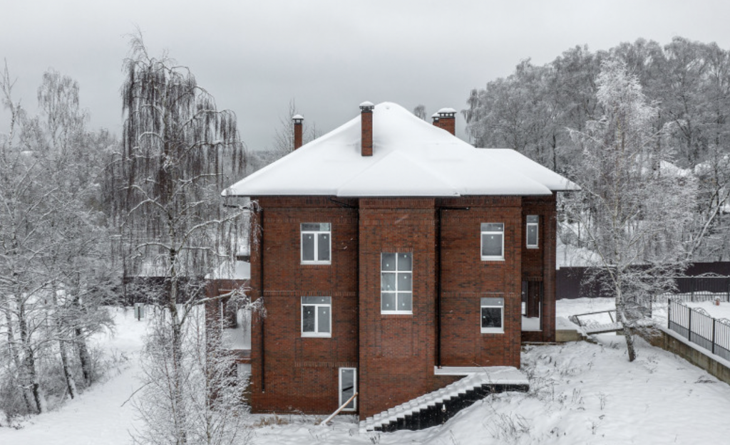 Домовладение с 4 спальнями 607 м2 в посёлке Ильичевка Фото 4
