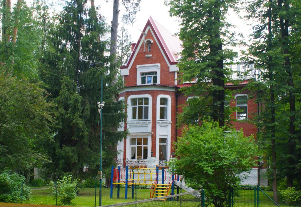 Домовладение с 5 спальнями 975 м2 в посёлке Жуковка  академическая Фото 16