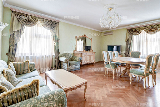 Квартира с 4 спальнями 212 м2 в посёлке Жуковка-1, многоквартирный дом