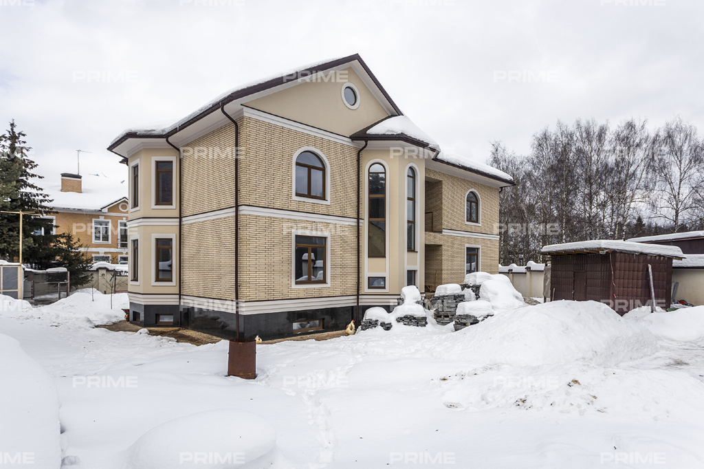 Домовладение с 5 спальнями 721 м2 в посёлке Жуковка Левая сторона