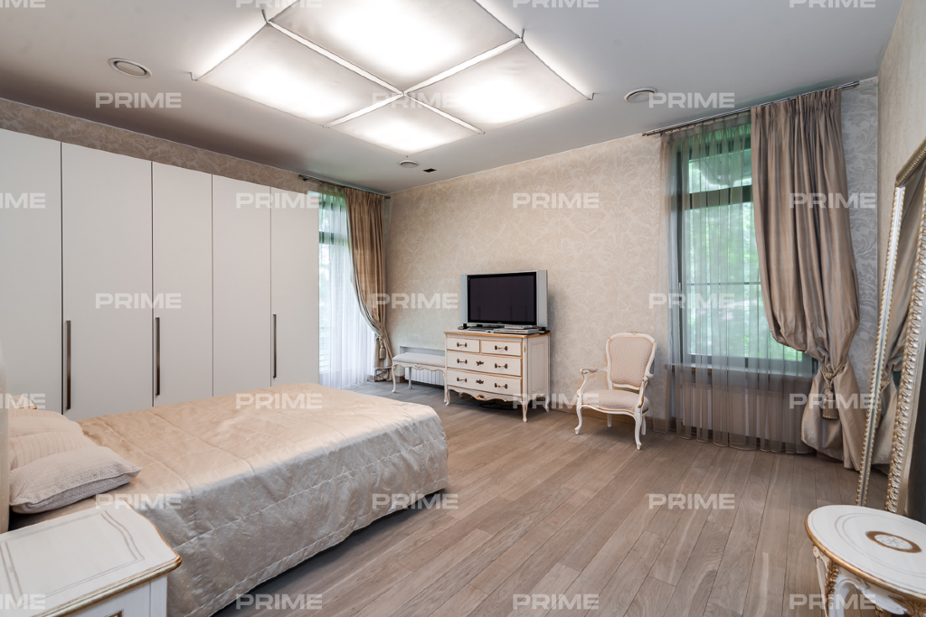 Домовладение с 4 спальнями 470 м2 в посёлке Жуковка-3 Фото 10