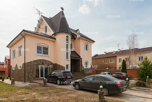 Домовладение с 4 спальнями 600 м2 в посёлке Захарково. Коттеджная застройка