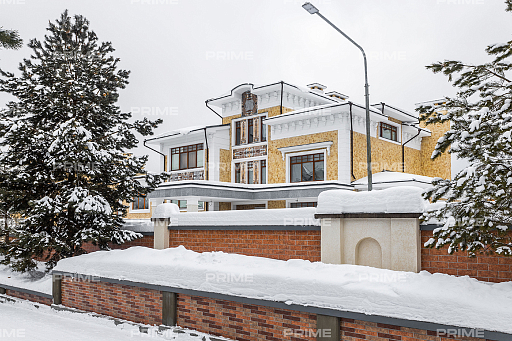 Домовладение с 5 спальнями 1150 м2 в посёлке Азарово