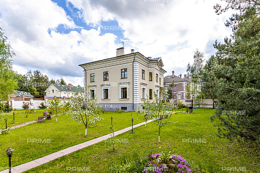 Сountry нouse with 4 bedrooms 600 m2 in village TSN 