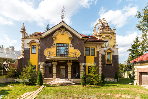 Сountry нouse with 5 bedrooms 700 m2 in village Prudy