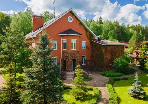 Домовладение с 6 спальнями 640 м2 в посёлке Сокольники